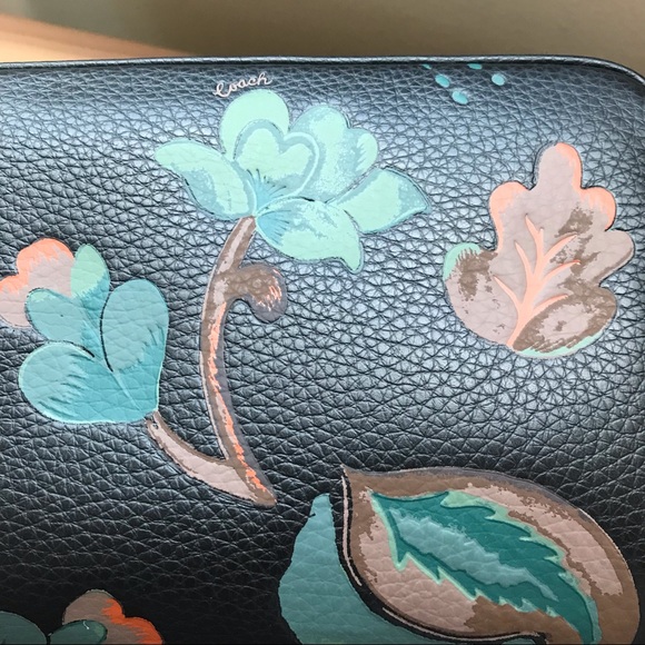 ๐ Coach Large Travel Kit With Dreamy Leaves Print - Picture 2 of 12